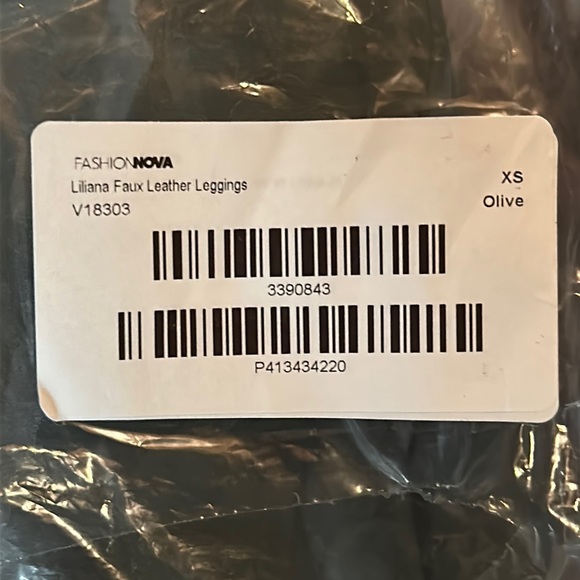 Fashion nova faux leather leggings - Picture 2 of 3
